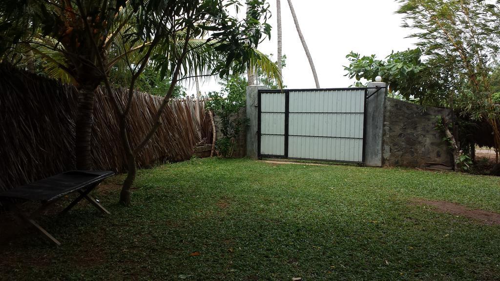Yaye Guest House Tissamaharama Eksteriør billede